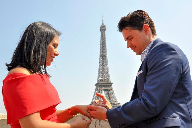 Paris Engagement Proposal Private Walking Tour with Professional Photographer - Keeping the proposal secret