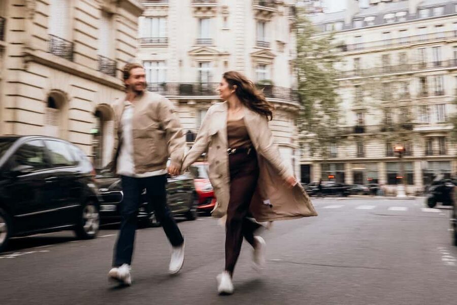 Paris: Private Eiffel Tower Photoshoot for Couples & Family - Simple ways to get better photographs