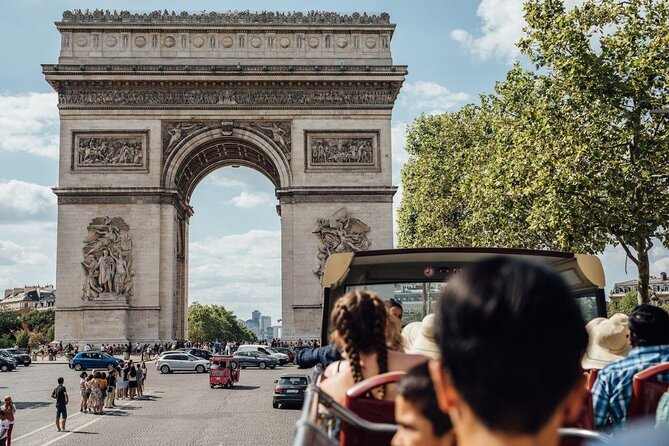 Paris Private Romantic Horse & Carriage Ride - Champagne, blankets, and the right carriage option