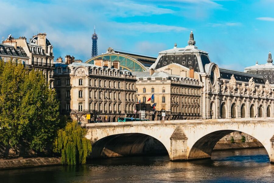 Paris: Romantic Cruise with 3-course Dinner on Seine River - At a glance
