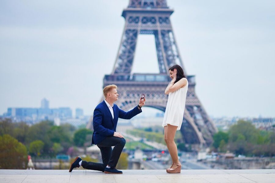 Paris: Romantic Photoshoot for Couples - Choosing the Best Time for Your Pictures