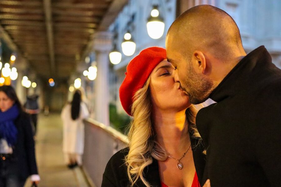 Paris: Romantic Photoshoot for Couples - The 75-Minute Eiffel Tower Session