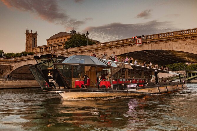 Paris Valentine's Day Dinner Cruise by Bateaux-Mouches - Why this Seine cruise feels made for Valentines Day