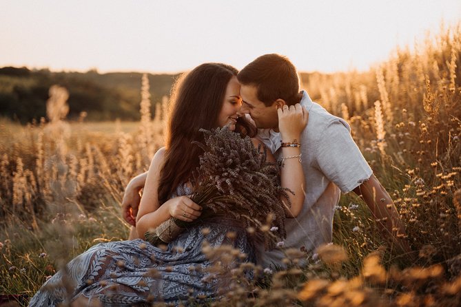 Photographer in Prague - Couple, engagement & portrait photoshoot - Malá Strana at 7:30 am