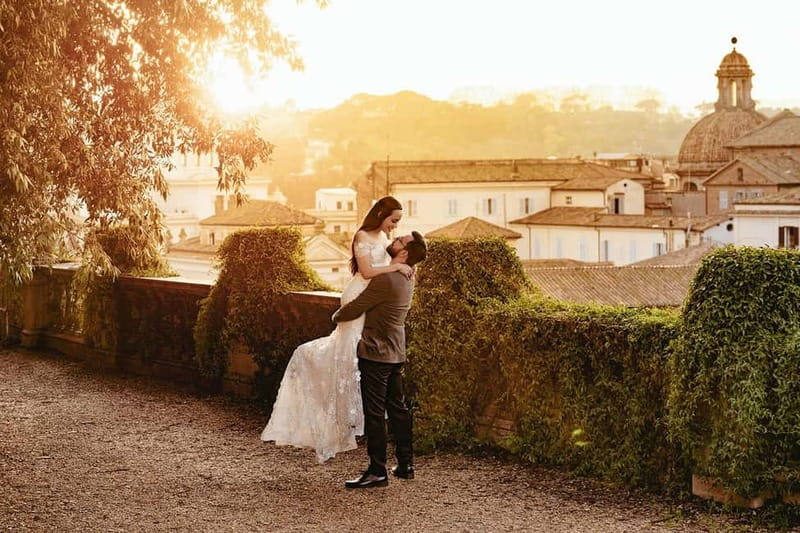Photoshoot in Rome for couples - Spanish Steps for softer, more romantic portraits