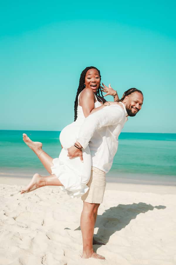 Phuket: couple photoshoot at Surin Beach - What happens during the 45 minutes