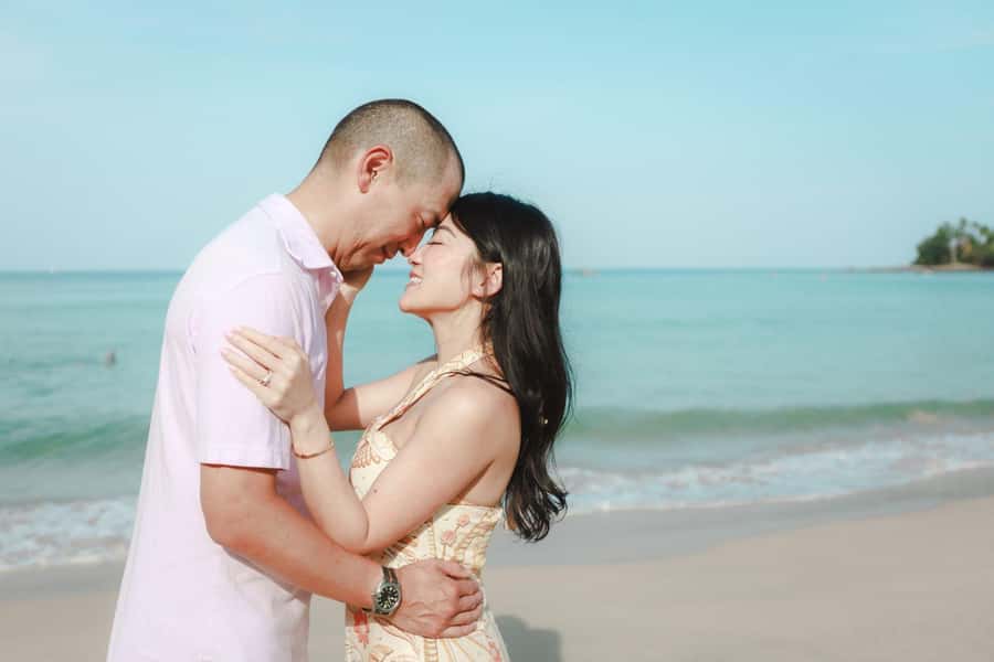 Phuket: couple photoshoot at Surin Beach - How to prepare for a better 45 minutes