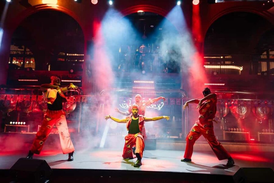 PhuQuoc Romantic Dinner with Symphony & Kiss of the Sea Show - Music and dancing from 20:15 to 21:00