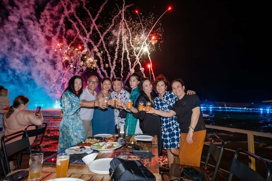 PhuQuoc Romantic Dinner with Symphony & Kiss of the Sea Show - Kiss of the Sea fireworks from 21:00 to 21:30
