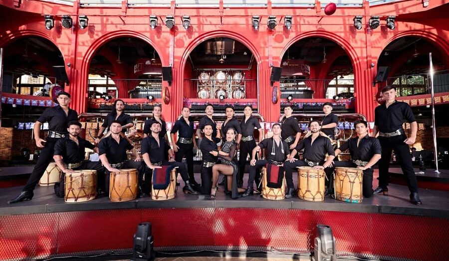 PhuQuoc Romantic Dinner with Symphony & Kiss of the Sea Show - Who will enjoy this evening most