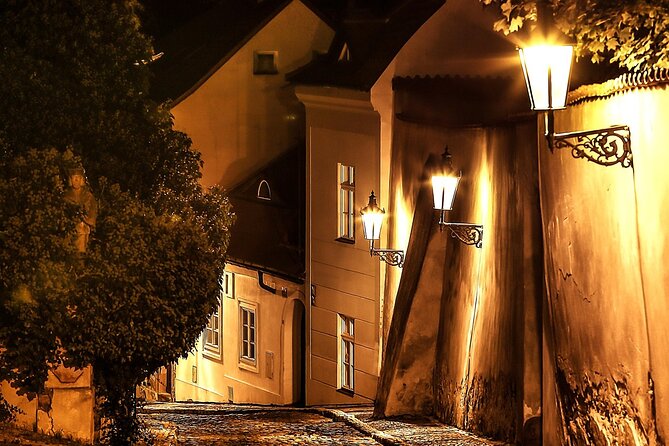 Prague Photoshoot for Couples, Betrothed, Family & Friends - Prague Castle: a grand first backdrop