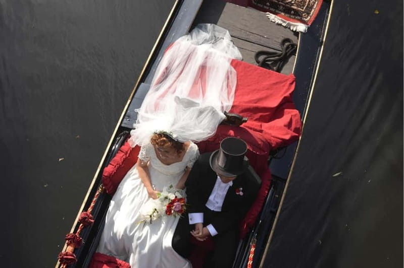 Private Alster Lake romantic Tour in a Real Venetian Gondola - Alsterarkaden reflections and the first city views
