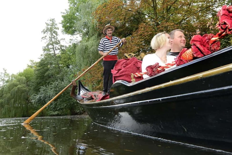 Private Alster Lake romantic Tour in a Real Venetian Gondola - The 60-meter Alster Fountain up close