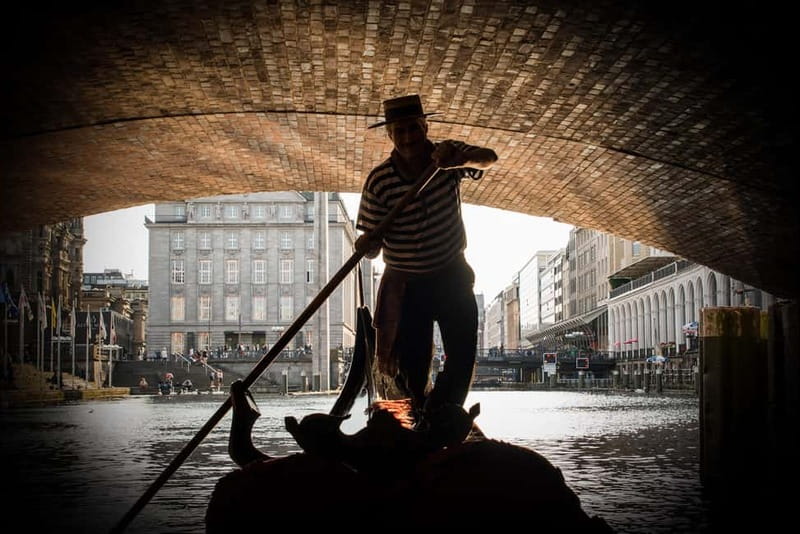 Private Alster Lake romantic Tour in a Real Venetian Gondola - Passing under Lombard Bridge