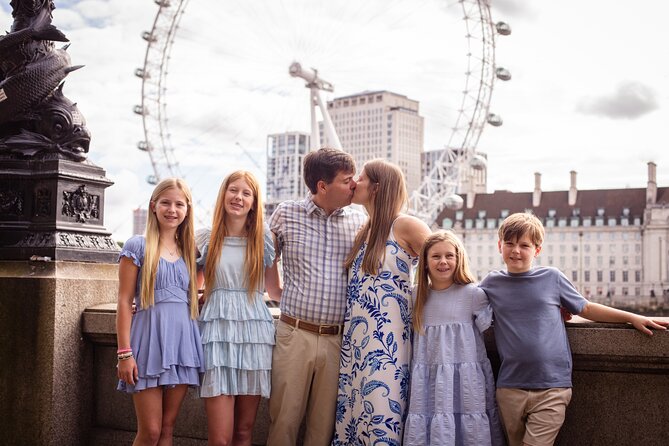 Private landmarks photoshoot for families and couples - Starting at Westminster Bridge with Big Ben