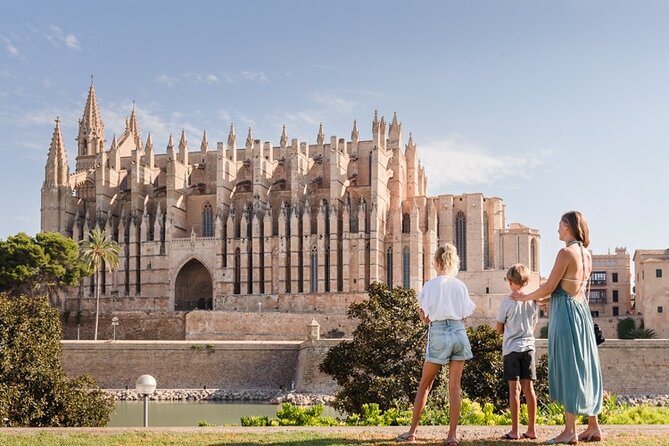 Private Mallorca Photoshoot - Palma & North Beaches options - How Myriam works with couples and families