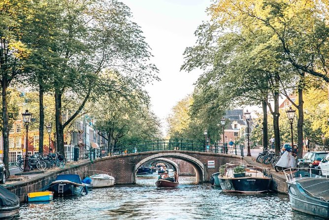 Private Romantic Canal Cruise Amsterdam with Bubbly and Snacks - Choosing between 45 and 90 minutes