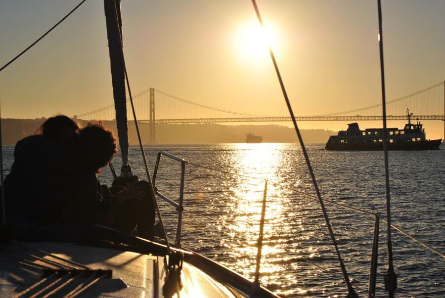 Private Romantic cruise with sparkling wine- 2-Hour- Lisbon - Who Will Enjoy This Cruise Most