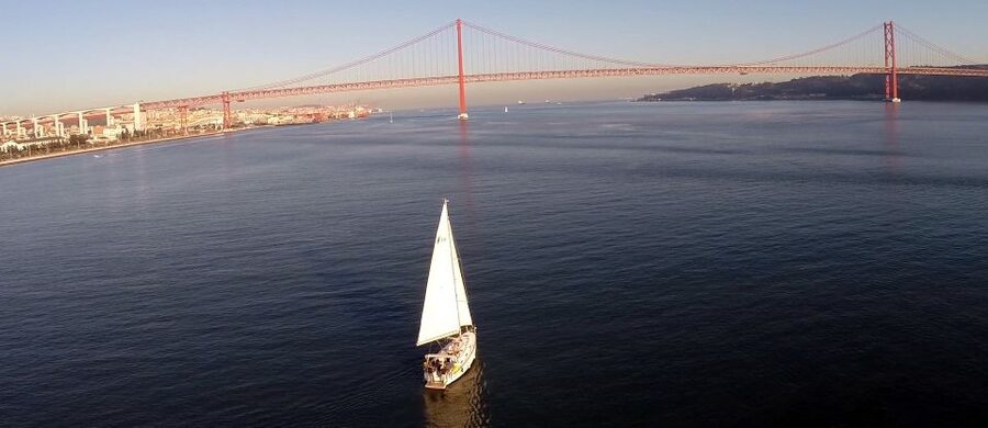 Private Romantic cruise with sparkling wine- 2-Hour- Lisbon - Sparkling Wine and the Celebration