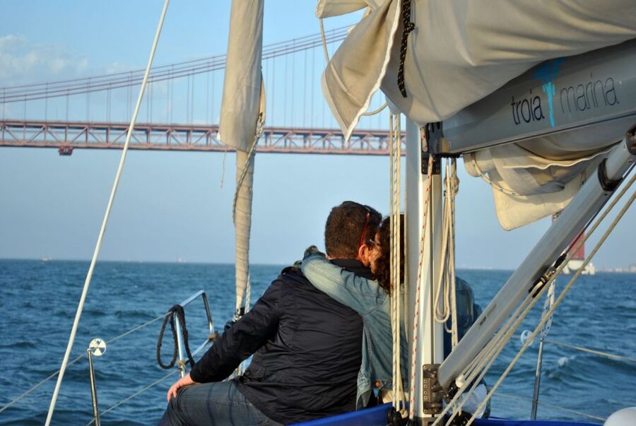 Private Romantic cruise with sparkling wine- 2-Hour- Lisbon - A Good Choice for a Marriage Proposal