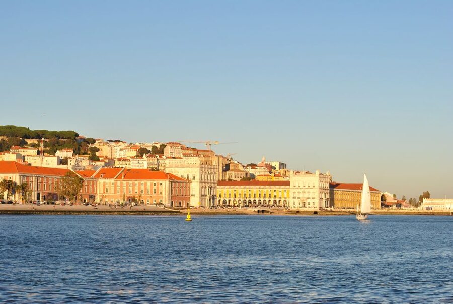 Private Romantic cruise with sparkling wine- 2-Hour- Lisbon - Choosing the Right Time of Day