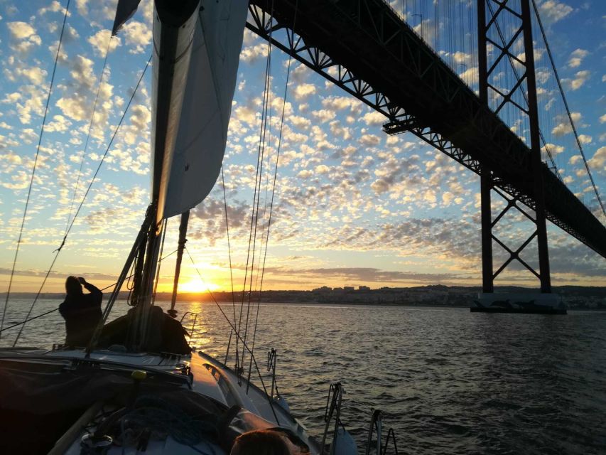Private Romantic cruise with sparkling wine- 2-Hour- Lisbon - Pickup, Meeting Point, and Extra Costs