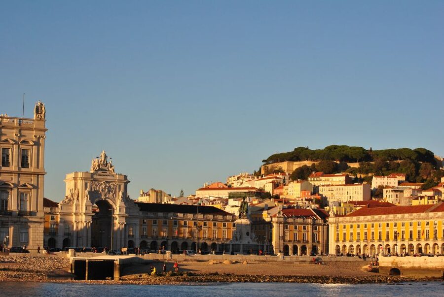 Private Romantic cruise with sparkling wine- 2-Hour- Lisbon - What Is Included, and What Is Not