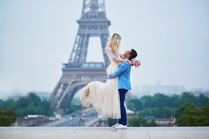 Private Romantic Photoshoot in Paris with Bouquet of Flowers - Key details before you book