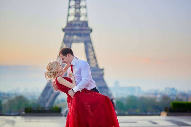 Private Romantic Photoshoot in Paris with Bouquet of Flowers - Starting at Trocadéro with the Eiffel Tower ahead