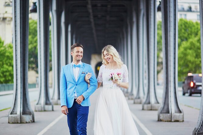 Private Romantic Photoshoot in Paris with Bouquet of Flowers - The photographer’s role makes the difference