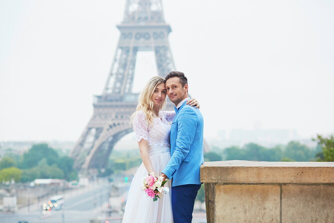 Private Romantic Photoshoot in Paris with Bouquet of Flowers - Who should book this Paris photoshoot?
