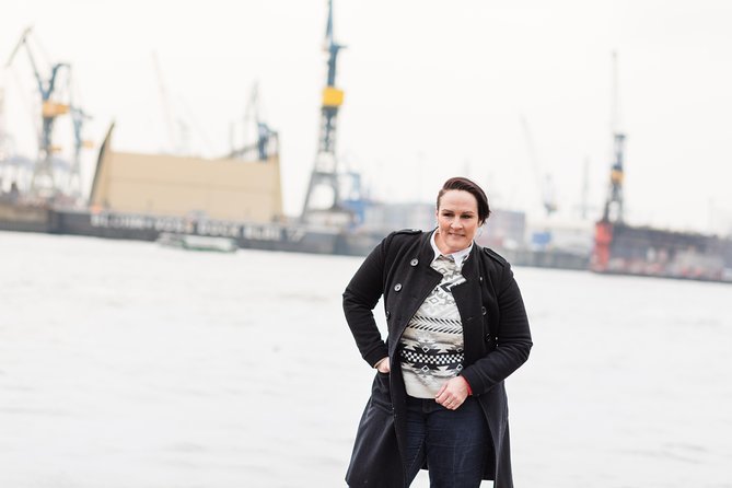 Private Romantic Urban & Street Photoshoot - Brooksbrücke and the Speicherstadt finish