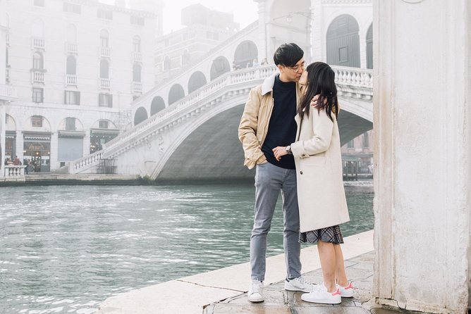 Proposal Photographer in Venice - How the photographer helps you keep the surprise intact