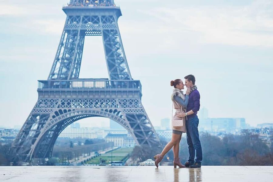 Proposal Photoshoot - A Paris proposal built around the surprise
