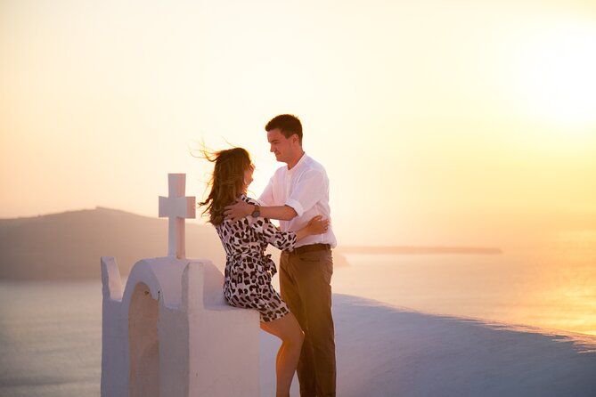 Proposal Photoshoot Santorini - Meeting in central Oia before the question