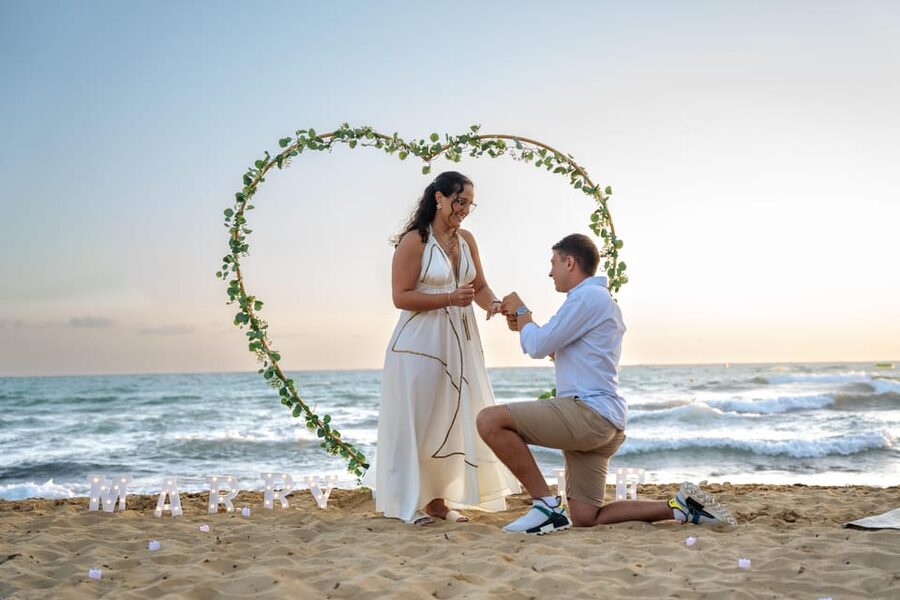 Proposal Photoshoot with Professional Photographer in Malta - Choosing between the beach and sunset picnic