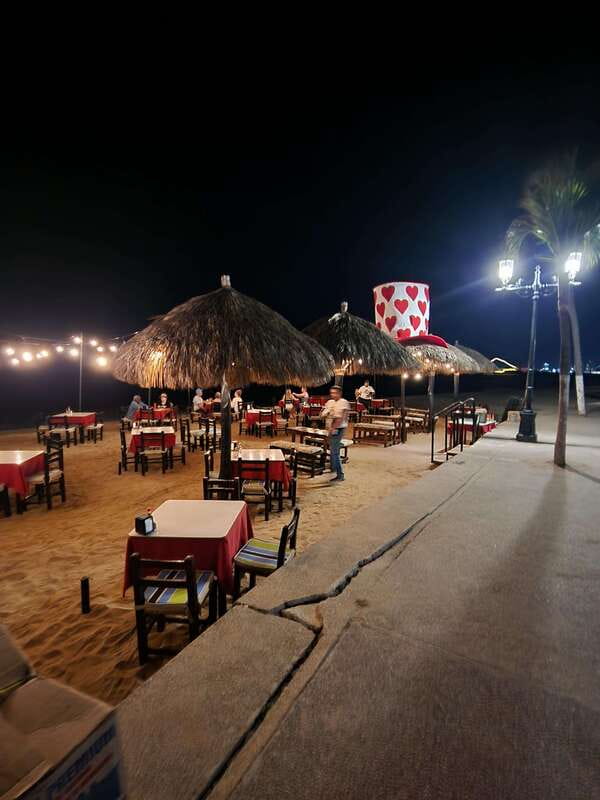 Puerto Vallarta: Malecon and Romantic Zone Nightlife Tour - Omar’s guiding style and what the price buys
