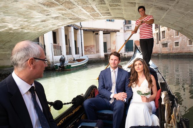 Renew your wedding vows on a romantic gondola - What the $914.51 price really buys