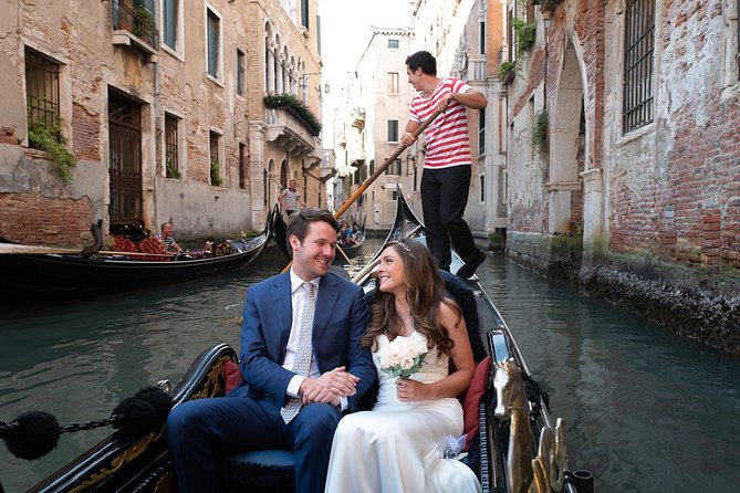 Renew your wedding vows on a romantic gondola - Adding the photographer