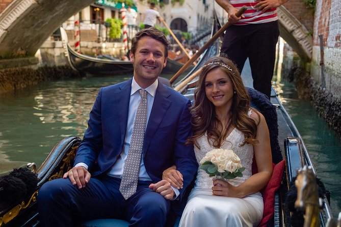 Renew your wedding vows on a romantic gondola - Timing, transport, and practical planning