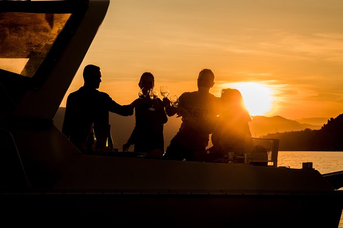 Romance in Cinque Terre: a boat trip at sunset, aperitif onboard - Key points to know before you book