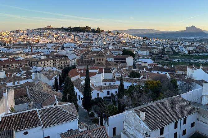 Romantic Antequera: A Self-Guided Audio Tour - Through the Arco de los Gigantes into the old Muslim town