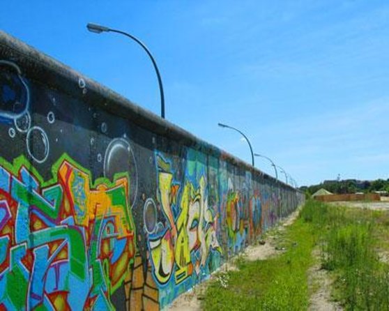 Romantic Berlin Rickshaw City and Photo Tour - incl. pick-up - A private ride through Berlin’s big story