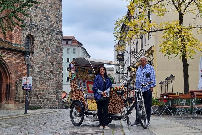 Romantic Berlin Rickshaw City and Photo Tour - incl. pick-up - Checkpoint Charlie and the former Wall