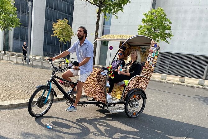 Romantic Berlin Rickshaw City and Photo Tour - incl. pick-up - Soviet memory and the open space of Tiergarten