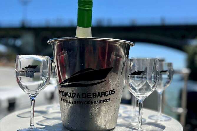 Romantic boat ride 1h (private) - Crossing Puente de Isabel II into Triana