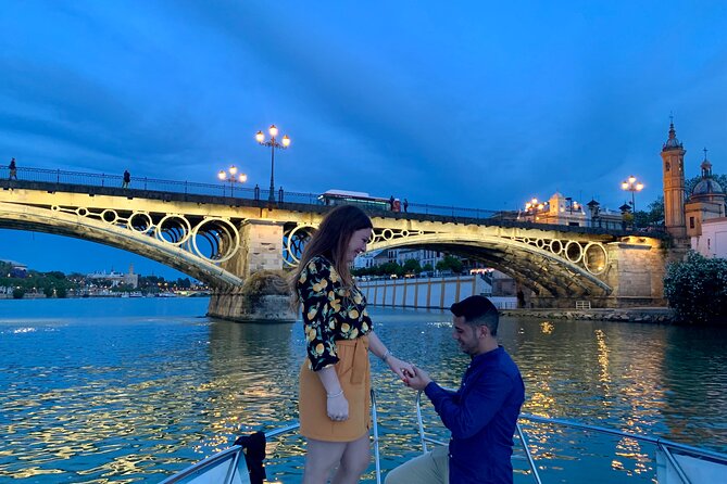 Romantic boat ride 1h (private) - Starting with Costurero de la Reina
