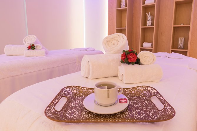 Romantic couple massage + SPA entry and private jacuzzi with cava - Key details at a glance