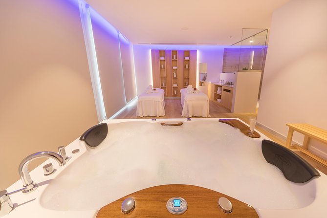 Romantic couple massage + SPA entry and private jacuzzi with cava - Location and timing in Playa de Palma