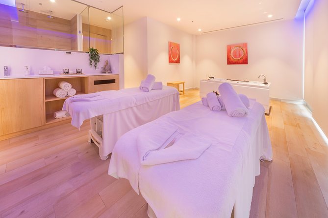 Romantic couple massage + SPA entry and private jacuzzi with cava - Starting with the indoor pool and water features